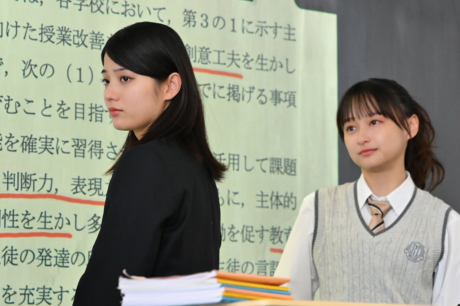 蒔田彩珠、影山優佳「御上先生」第3話（C）TBS