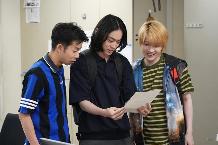 仲野太賀、菅田将暉、神木隆之介 「コントが始まる」第8話より(C)日本テレビ