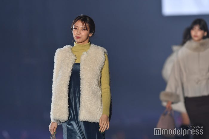 小林由依、渡邉理佐(C)モデルプレス