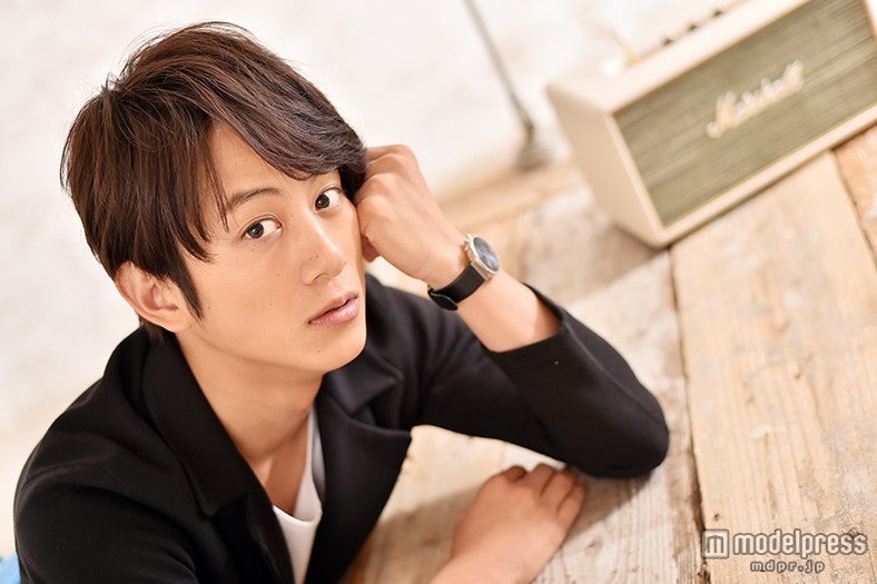 インタビュー後編では、溝端淳平の俳優人生にさらに深く迫っていく