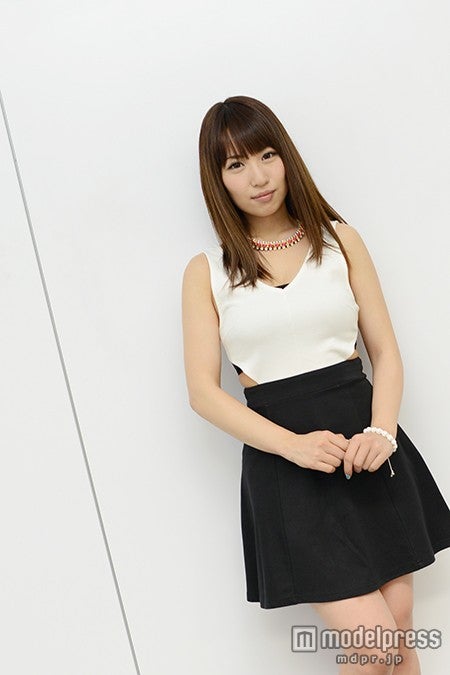 舞台「タンブリング FINAL」では保健室の先生役に挑戦する増田有華／ヘアメイク：武部千里