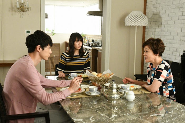 坂口健太郎、吉岡里帆、大竹しのぶ/「ごめん、愛してる」第8話より(画像提供:TBS)