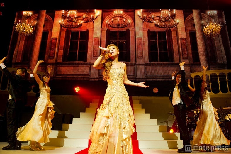 画像8/9) 西野カナ、キュートなミニ衣装など7変化 クリスマスライブ