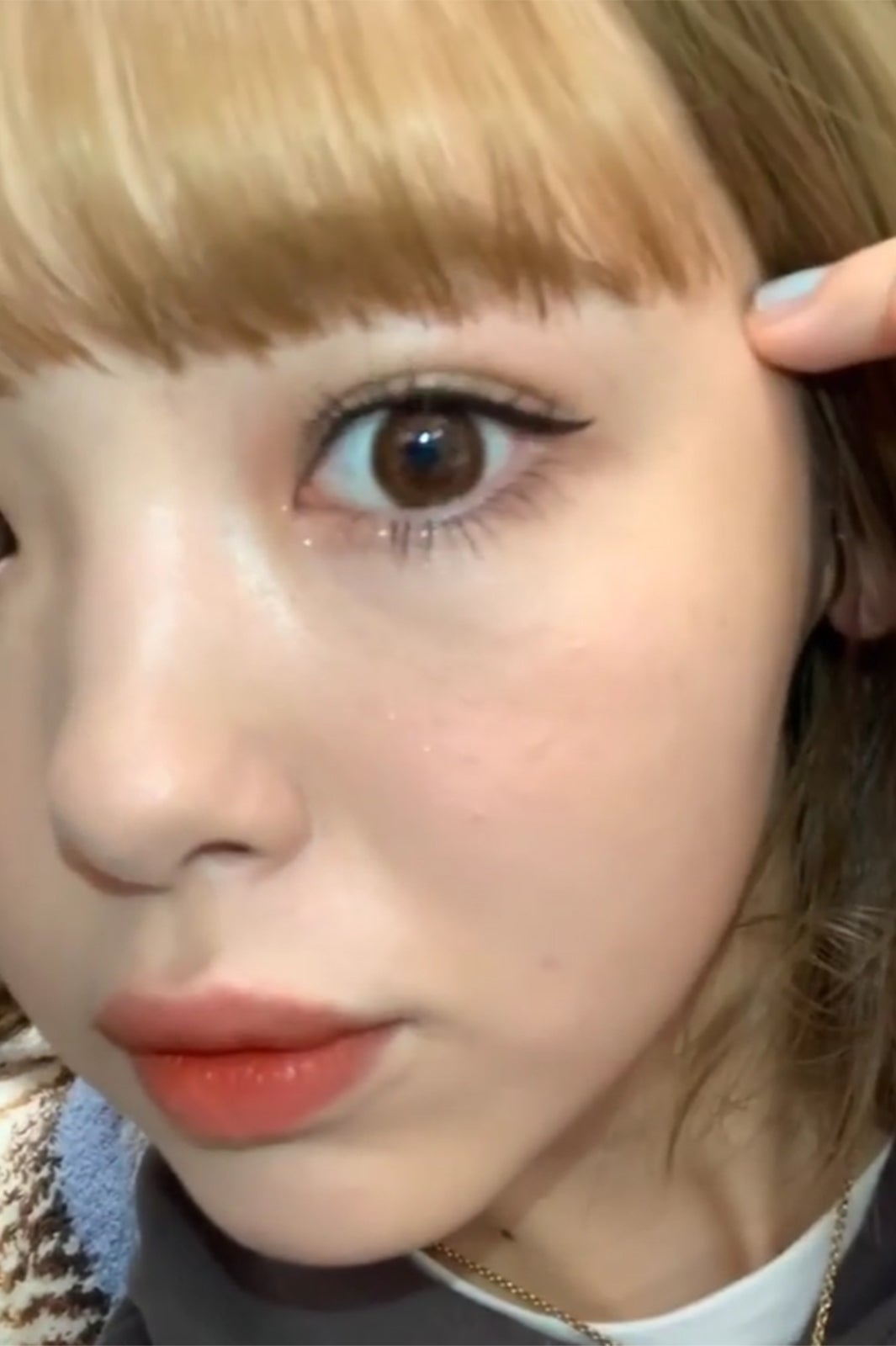 藤田ニコル、すっぴんからのセルフメイク動画に反響「土台が良すぎ」「真似したい」