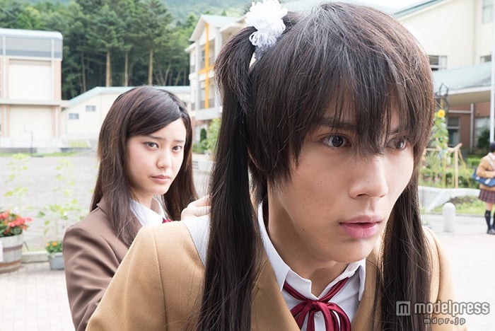 中川大志のツインテール女装姿 柄本時生との禁断シーン再現に反響 ドラマ 監獄学園 モデルプレス
