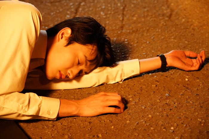 杉野遥亮(C)「スカム」製作委員会・MBS