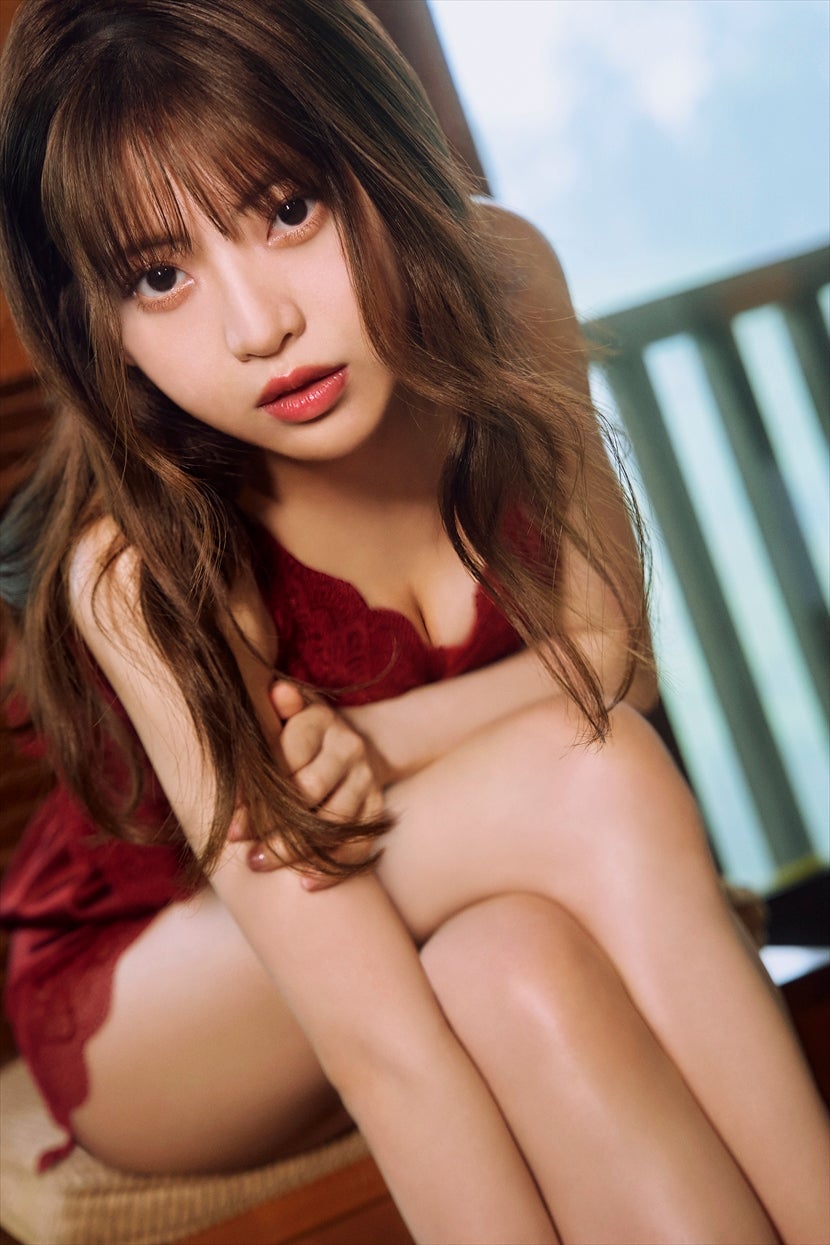 真楪伶1st写真集「奇跡と出会った瞬間」より（C）KADOKAWA（C）ILLUMINUS／CANVAS／PHOTO：You Ishii