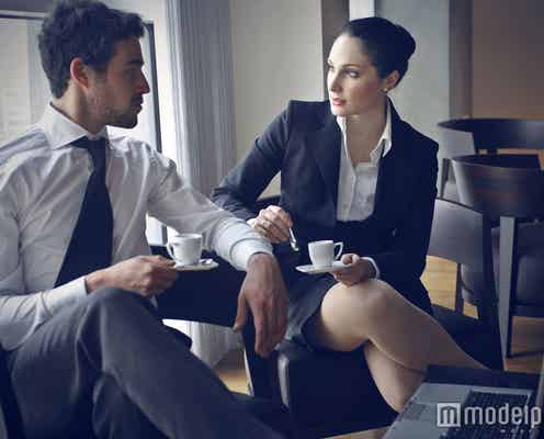無意識に出ているかも!?脚の動きから読み解く男性心理5選