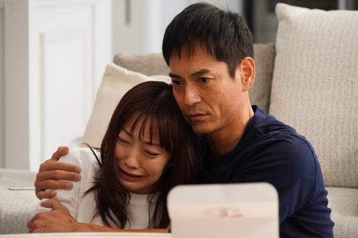 菅野美穂、沢村一樹「ウチの娘は、彼氏が出来ない!!」第6話より(C)日本テレビ