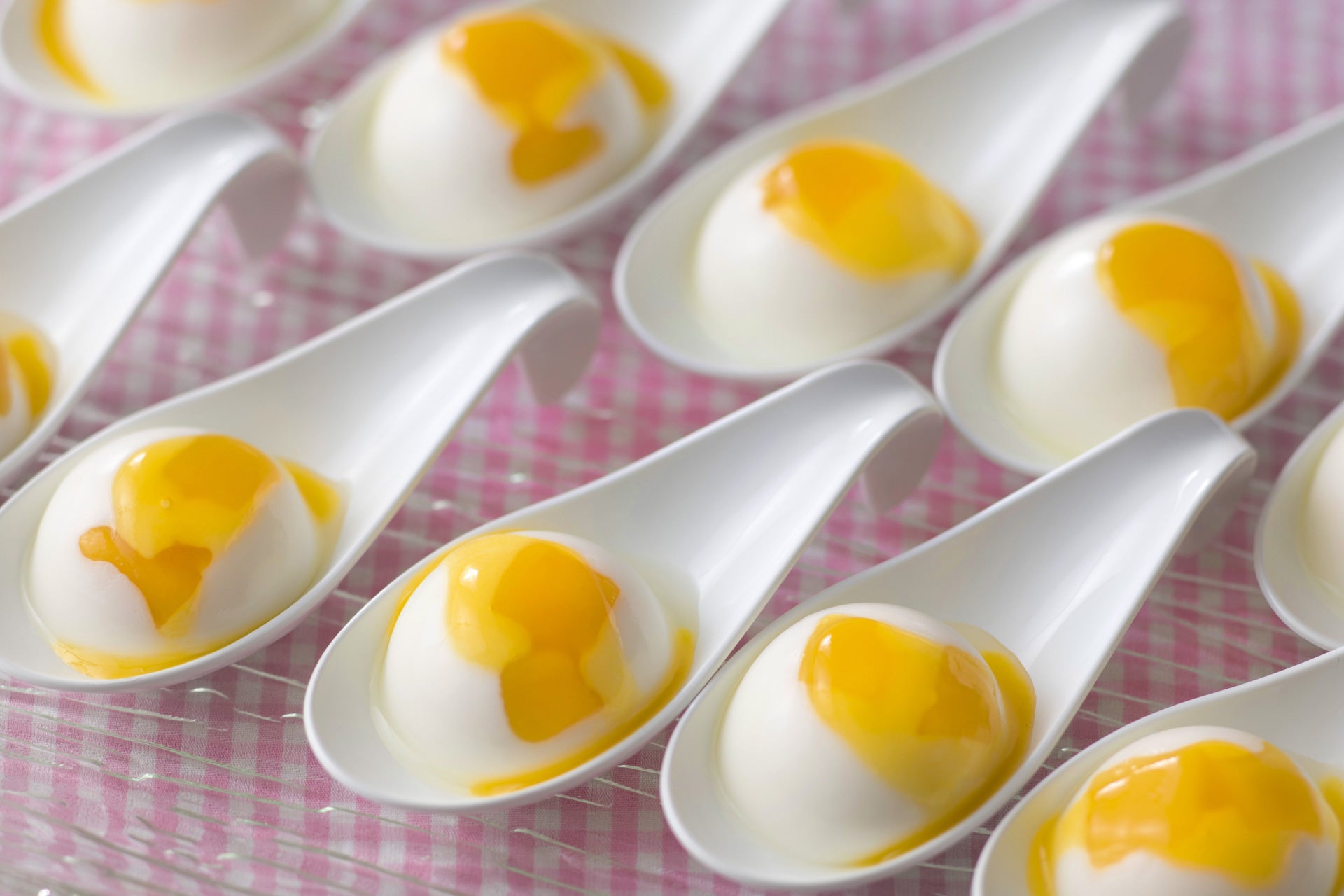 杏仁豆腐（ブッフェメニュー一例）（C）Disney