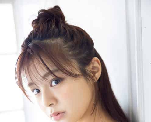 NGT48本間日陽、チューブトップ水着で美バスト輝く