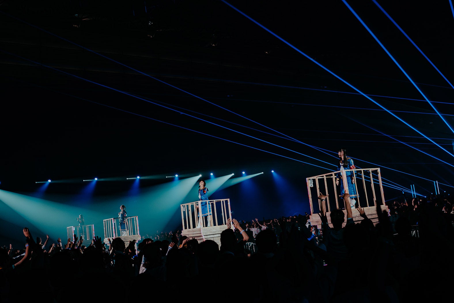 新しい学校のリーダーズ「宣誓 ～個性や自由ではみ出し10年～」（C）hiroyabrian