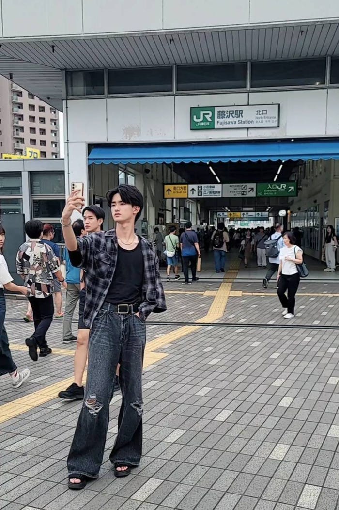 郡司陸永「聖地巡礼 そして江ノ島へ」(提供写真)