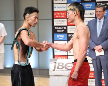 井上拓真＆那須川天心、再戦へ計量クリアで王者・拓真から握手「お互いリスペクトある」天心は雪辱へ闘志「見とけよ」「俺が主人公」
