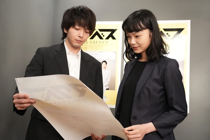 中村倫也、古川琴音 「コントが始まる」最終話より(C)日本テレビ