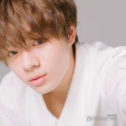 JO1鶴房汐恩「DNA」“シンメ”佐藤景瑚の初めの印象・武器は「ブレない」意志の強さ<「PROTOSTAR」インタビュー:ソロ編>