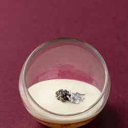 蟹と根セロリのブルーテ キャビア添え/提供画像