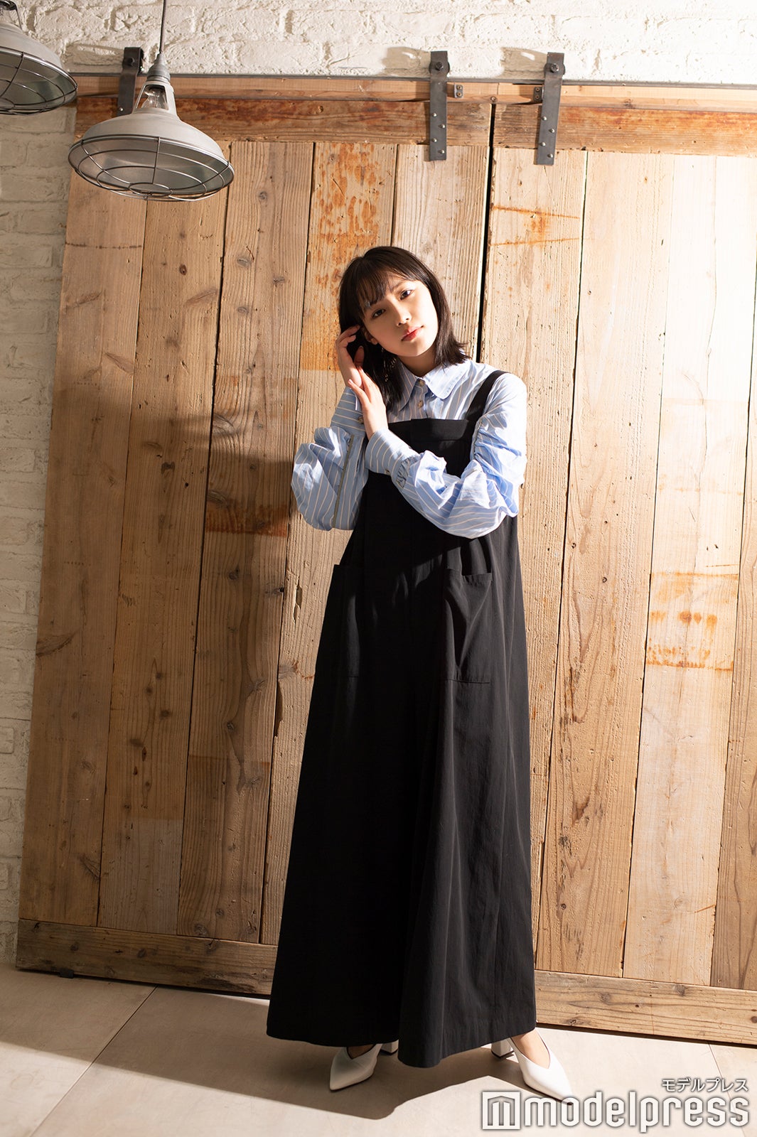 南沙良衣装クレジット：シャツ／アンダーソン ベル（UTS PR）03-6427-1030ジャンプスーツ／ア ピューピル（UTS PR）03-6427-1030 （C）モデルプレス