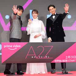 「A 2 Z」が世界に配信されるので手で表現する田中圭、深田恭子、片寄涼太（C）モデルプレス