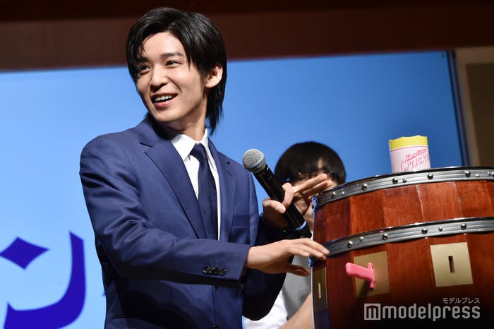 ミニゲームで強運を発揮し“金テープ”が降ってきた目黒蓮(C)モデルプレス