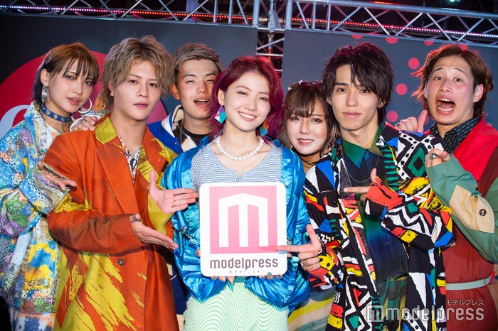 フォーエイト48(後列左から)ゑむ氏。、わかゔぁ、永ennのアリス、アマリザ(前列左から)こたつ、あみか、タロー社長 (C)モデルプレス