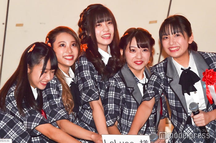 3、2、1…点灯ー!/鈴木遥夏、安田愛里、阿部菜々実、長月翠、大石夏摘(C)モデルプレス