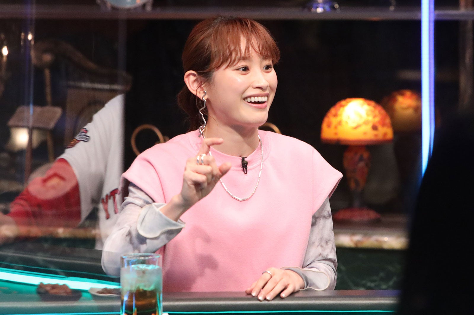 高橋愛、夫・あべこうじとのペアルック事情に松本人志ら仰天「本当にアツアツなんやな」