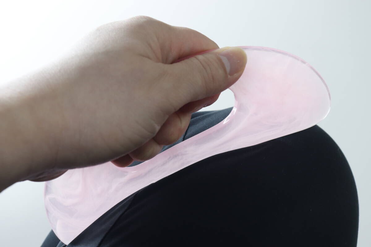 かっさプレート（ボディー用、18cm）　太ももに使用