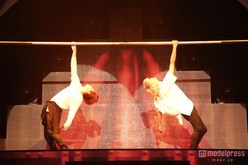 【エン×ホンビン】セクシーなダンスパフォーマンス（C）CJ E&M，Jellyfish Entertainment ＆ CJ Victor Entertainment，Inc.