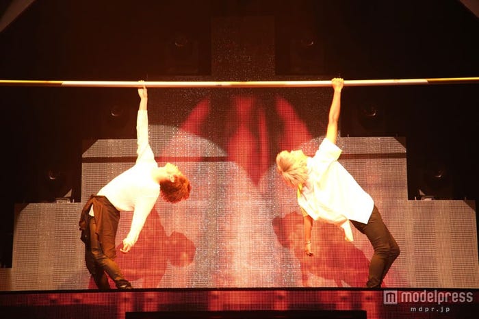 【エン×ホンビン】セクシーなダンスパフォーマンス(C)CJ E&M,Jellyfish Entertainment & CJ Victor Entertainment,Inc.