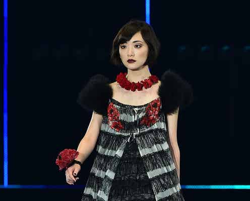 乃木坂46生駒里奈、TGC初ランウェイ  “タッキースタイル”で魅了<TGC2016 S/S>