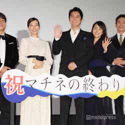 （左から）西谷弘監督、桜井ユキ、福山雅治、石田ゆり子、伊勢谷友介（C）モデルプレス
