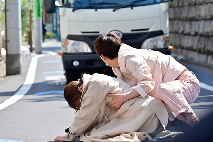 石原さとみ、綾野剛 「恋はDeepに」第8話より(C)日本テレビ