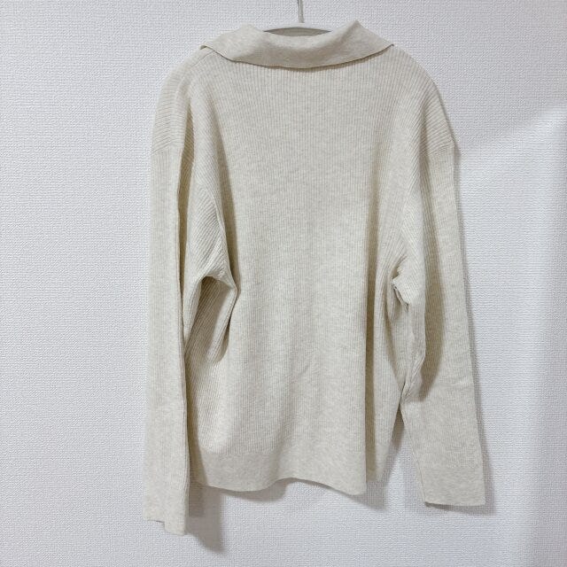 ユニクロ ウォッシャブルニットリブポロセーター NATURAL 後ろ側 ユニクロ ウォッシャブルニットリブポロセーター NATURAL 後ろ側
