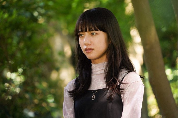 清原果耶/「霊媒探偵・城塚翡翠」場面写真(C)日本テレビ