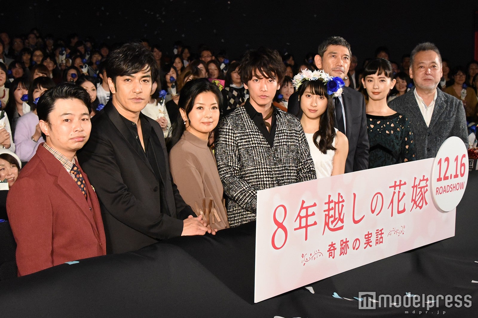 （左から）浜野謙太、北村一輝、薬師丸ひろ子、佐藤健、土屋太鳳、杉本哲太、中村ゆり、瀬々敬久監督 （C）モデルプレス