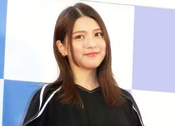 川島海荷 超イケメン競泳日本代表との挙式報告→志田未来も松井珠理奈も♥祝福 「リアルプリンセス」「美女と美男子野獣」の声