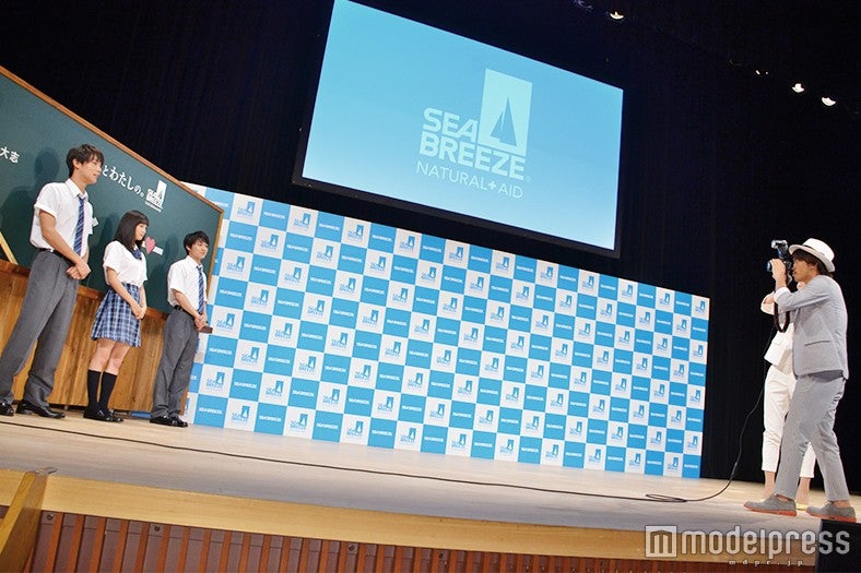 ナオト・インティライミが3人を撮影（C）モデルプレス