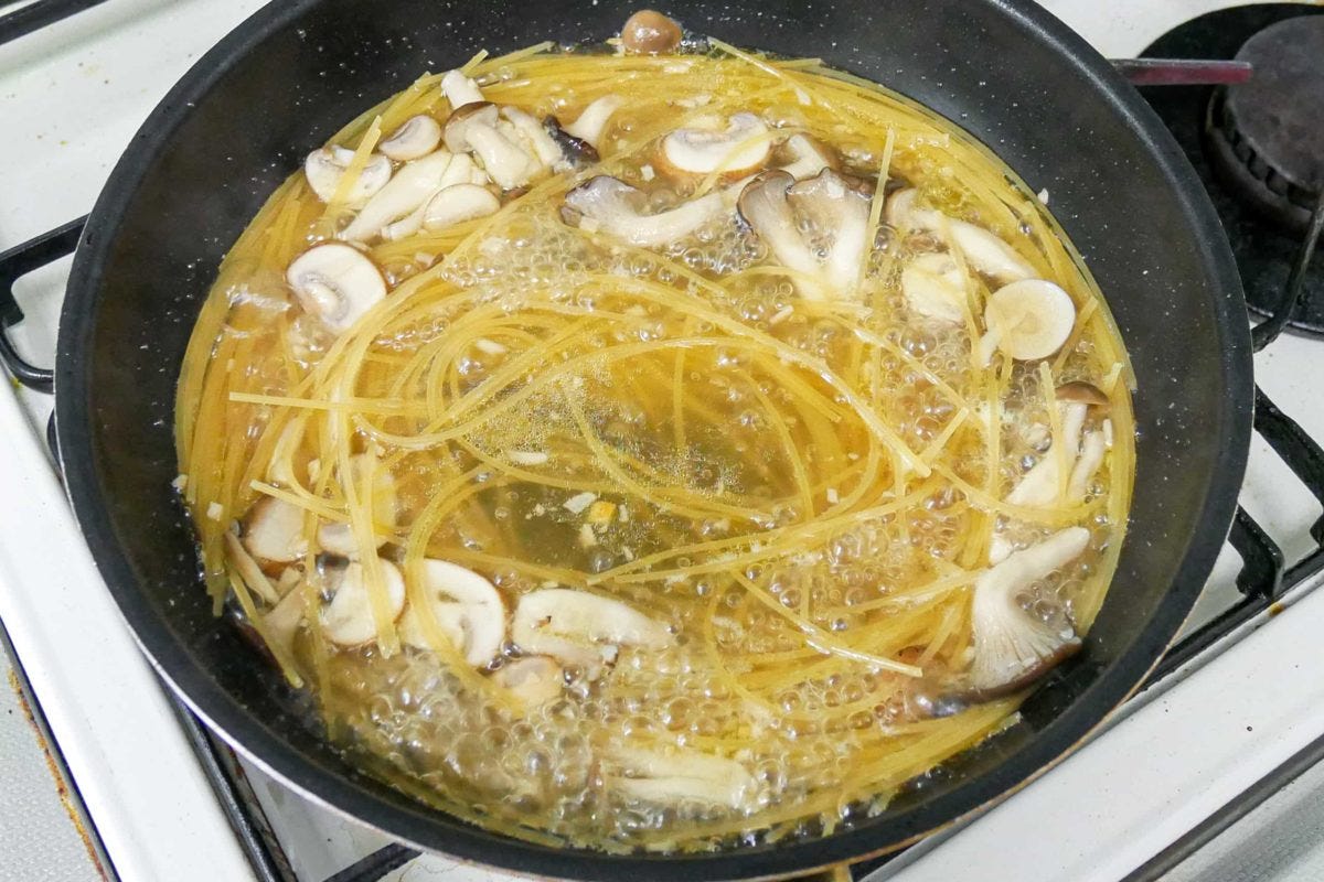 鳥羽周作のシズるチャンネル・絶品きのこクリームパスタ