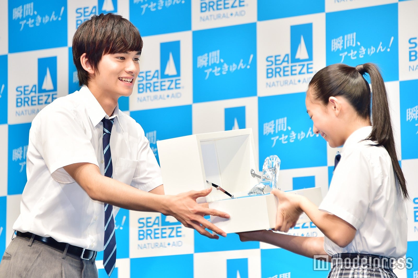 北村匠海からガラスの靴をプレゼント （C）モデルプレス