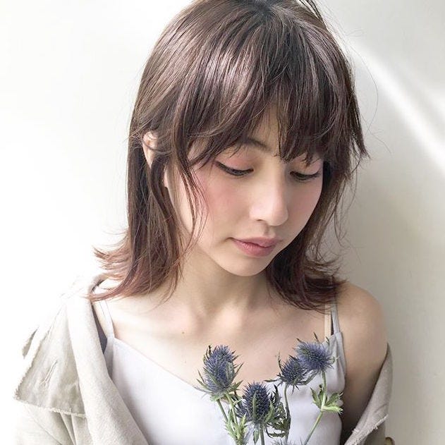 丸顔さんに似合うウルフカット特集 トレンドのヘアスタイルで小顔見え モデルプレス 丸顔さんに似合うウルフカット特集 トレンドのヘアスタイルで小顔見え モデルプレス