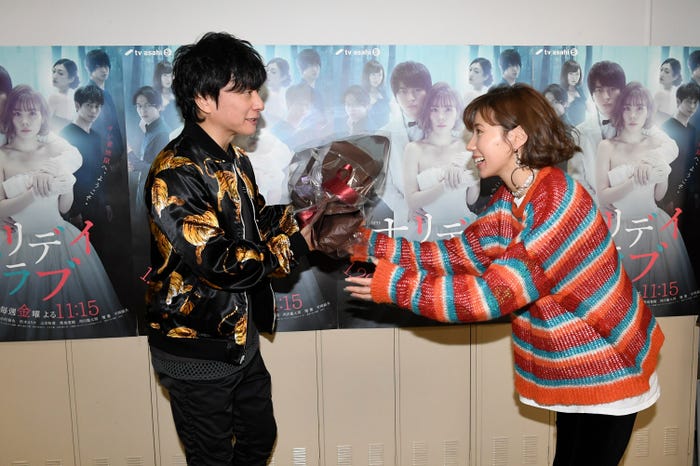 岡野昭仁、仲里依紗(提供写真)