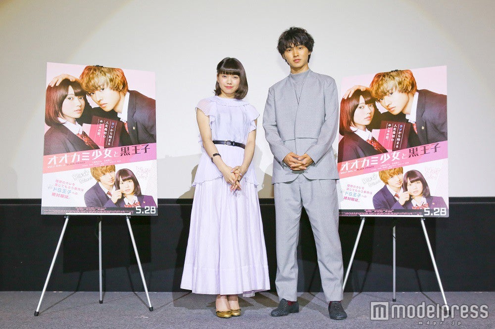 二階堂ふみ、山崎賢人（C）八田鮎子／集英社 （C）2016 映画「オオカミ少女と黒王子」製作委員会