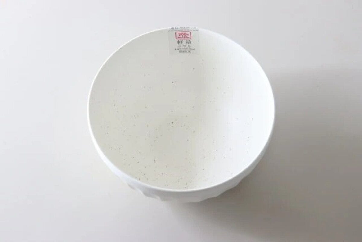 ダイソー　軽量ボウル（約14.5cm、粉引）　パッケージ