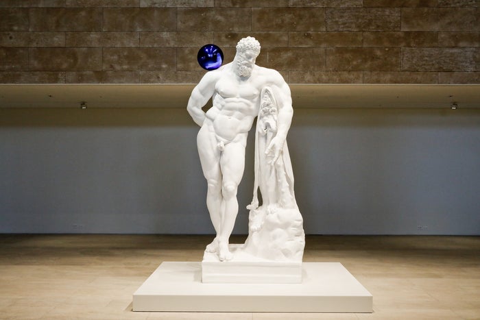 Gazing Ball（Farnese Hercules）／ジェフ・クーンズ（提供画像）