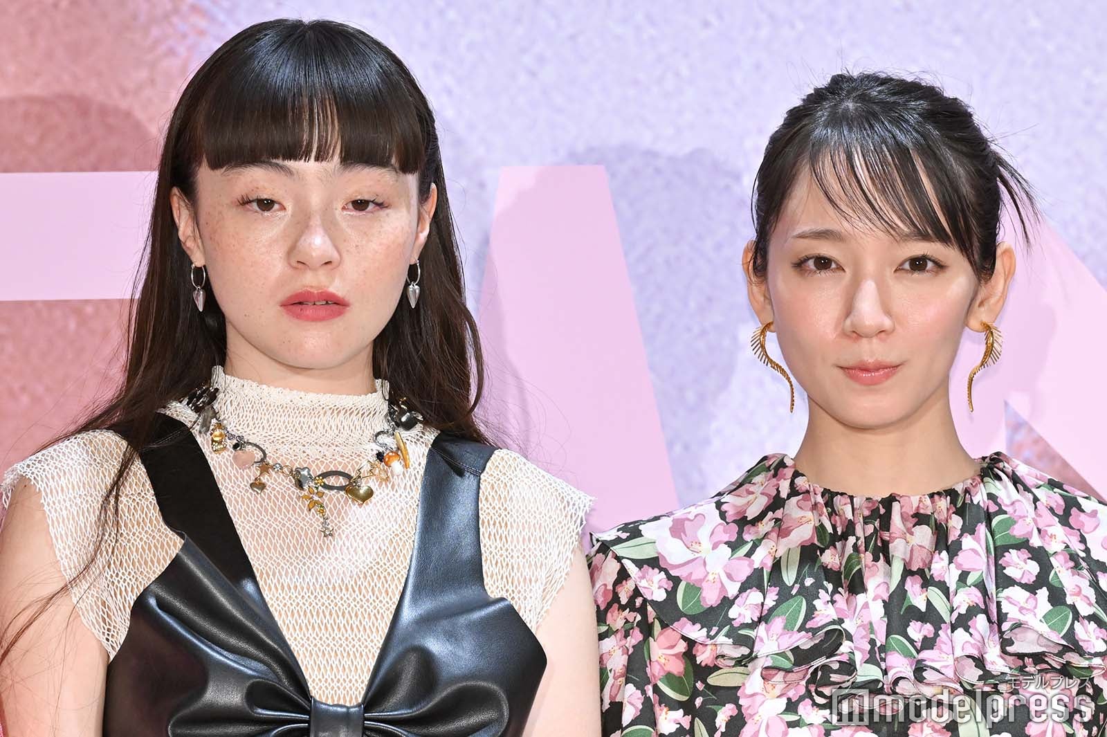 モトーラ世理奈、吉岡里帆（C）モデルプレス