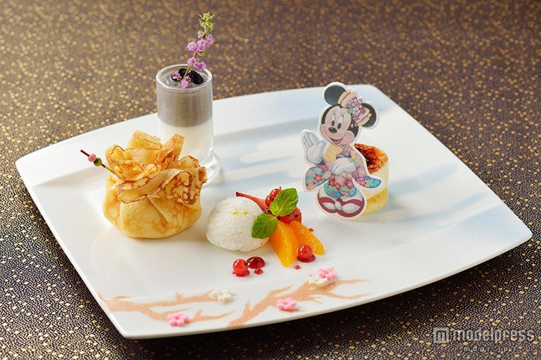 「ドリーマーズラウンジ」“イヤーエンド＆ニューイヤー”デザートメドレー（C）Disney