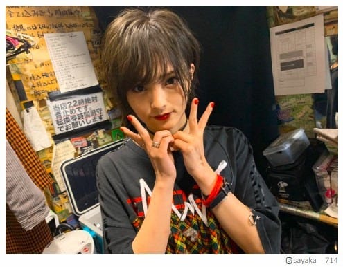 山本彩 ショートへア 赤リップ姿に反響 さや姉イケメン かっこいい の声 モデルプレス 山本彩 ショートへア 赤リップ姿に反響 さや姉イケメン かっこいい の声 モデルプレス