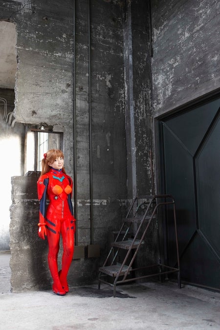 「新世紀エヴァンゲリオン」のアスカに扮した9nine・村田寛奈（C）カラー