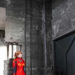 「新世紀エヴァンゲリオン」のアスカに扮した9nine・村田寛奈(C)カラー